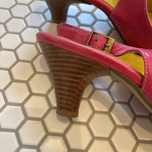 EUC Everybody Pink with Lavendar ruffle pumps - Picture 3 of 4